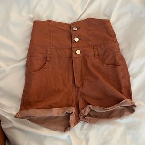 HIGH RISE SHORTS